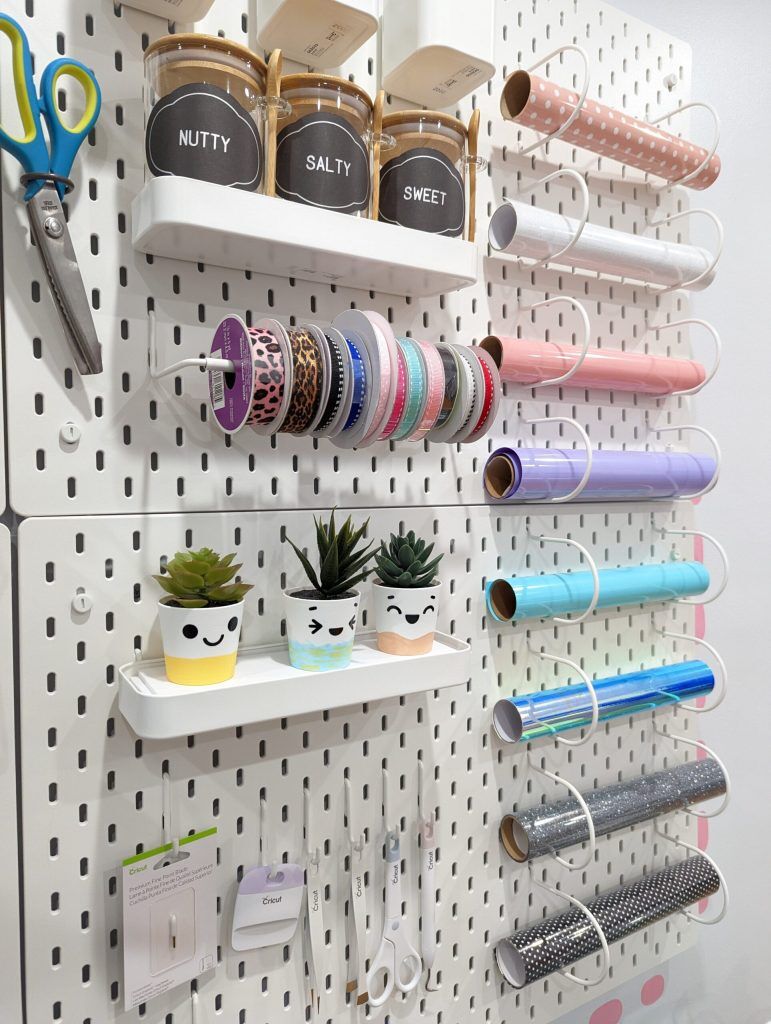 How to make a spinning pegboard display using Ikea Skadis - Easy DIY  organizer for jewelry, crafts 